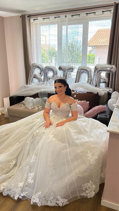 Vând urgent rochie de mireasă Aryanna Karen