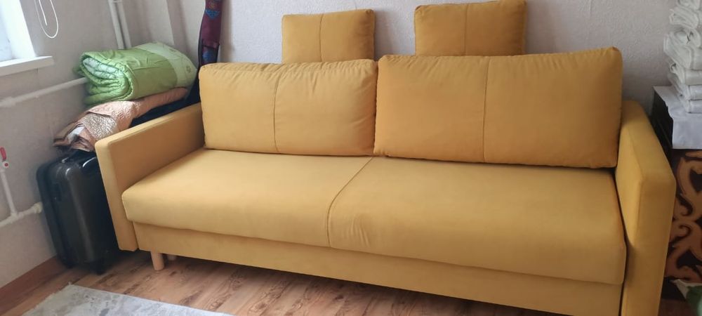 Диван продается.