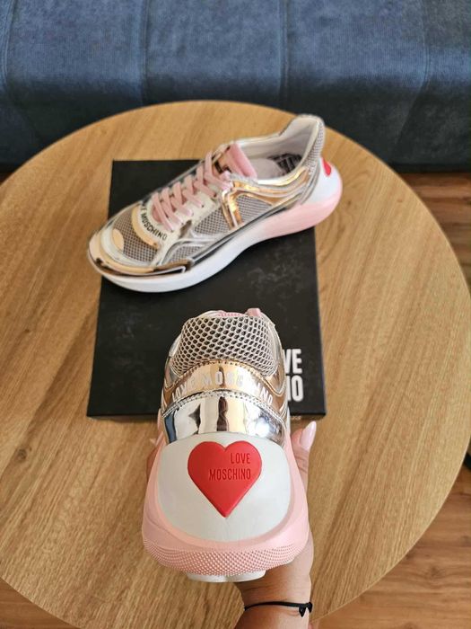 Нови маркови маратонки