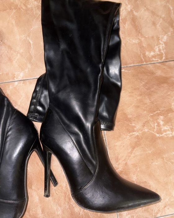 Кожени ботуши на висок ток