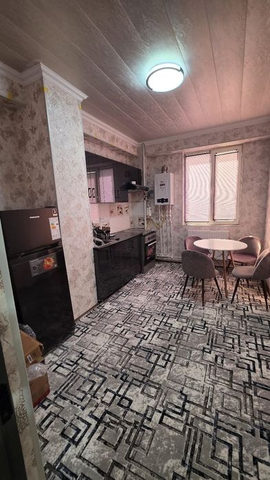 Tinchlik plaza oldida 1 xona kv