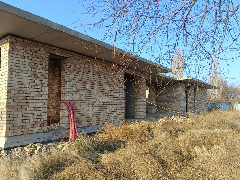 Продается не достроенный дом