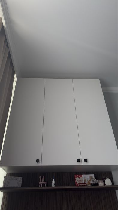 Подвесной шкаф с дверцами