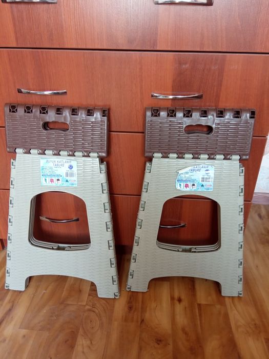 Пластмассовые складные табуреты