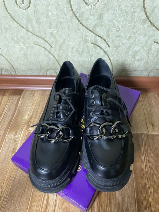 Продам туфли-лоферы
