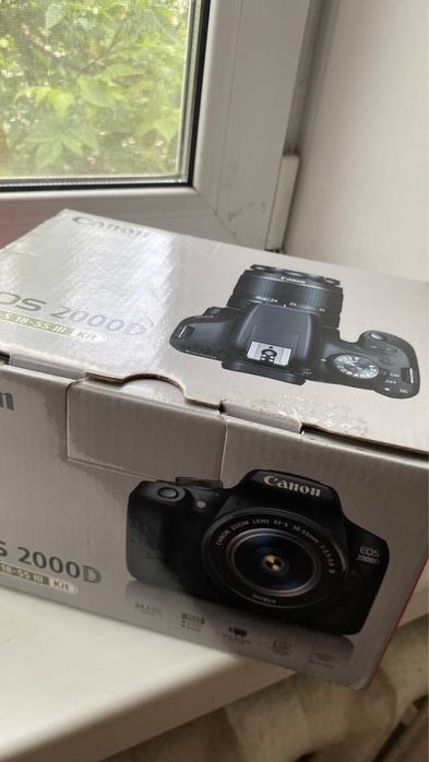 Фотоаппарат Canon 2000D