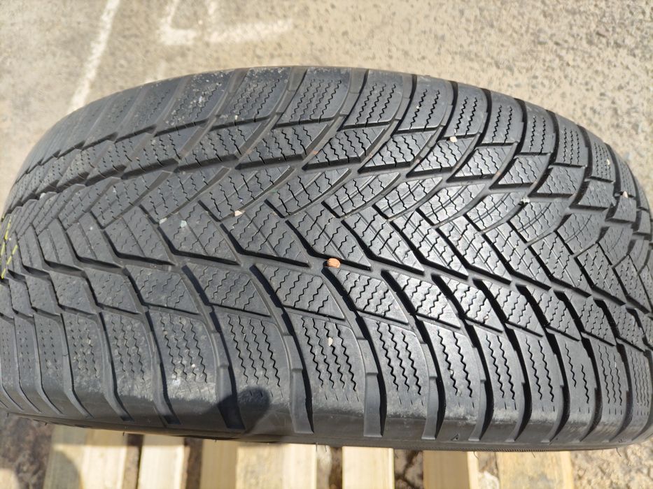 225/55/17 Бриджстоун ДОТ 2019 г - Само 1 брой гума
