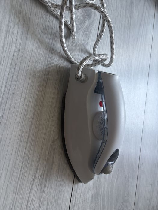 Fier de călcat de voiaj compact Rainford RSI-515 cu mâner pliabil
