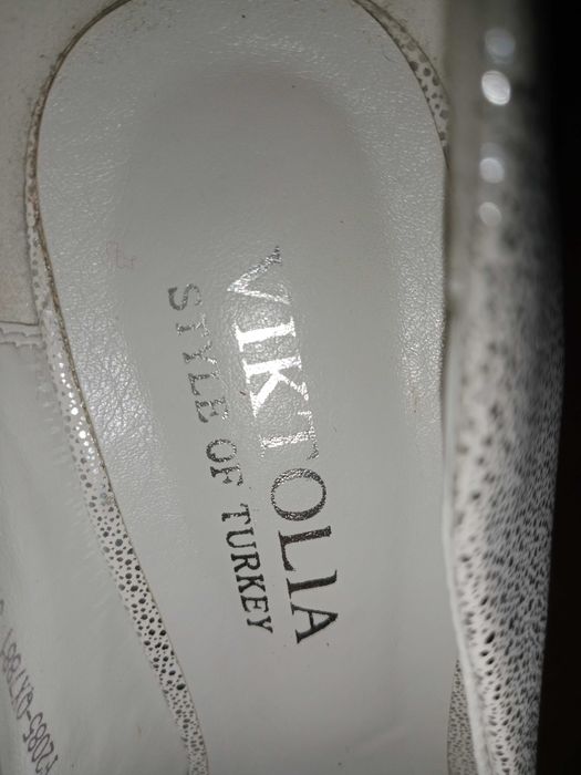 Продам нарядные женские туфли