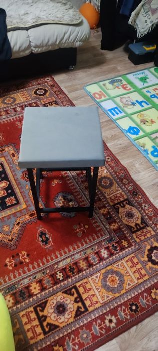 Табуреки новые металлические