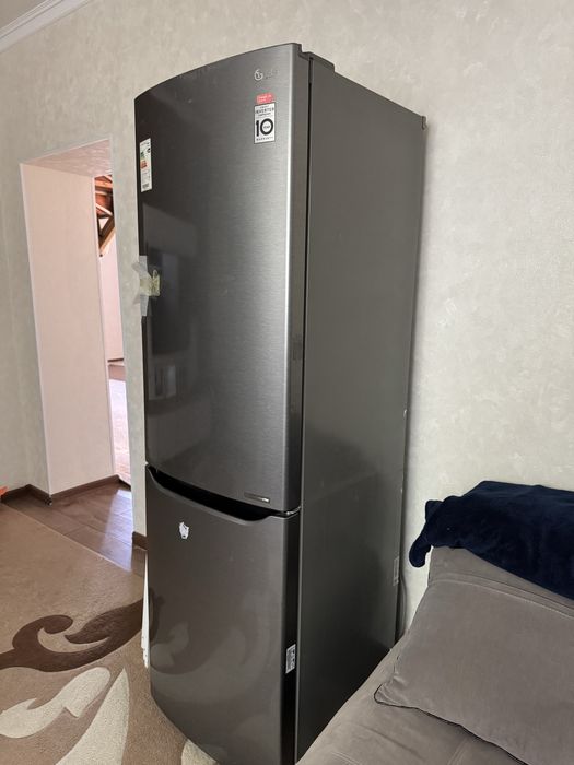 Холодильник продается