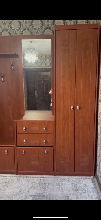 Шкафвместе с тумбочк