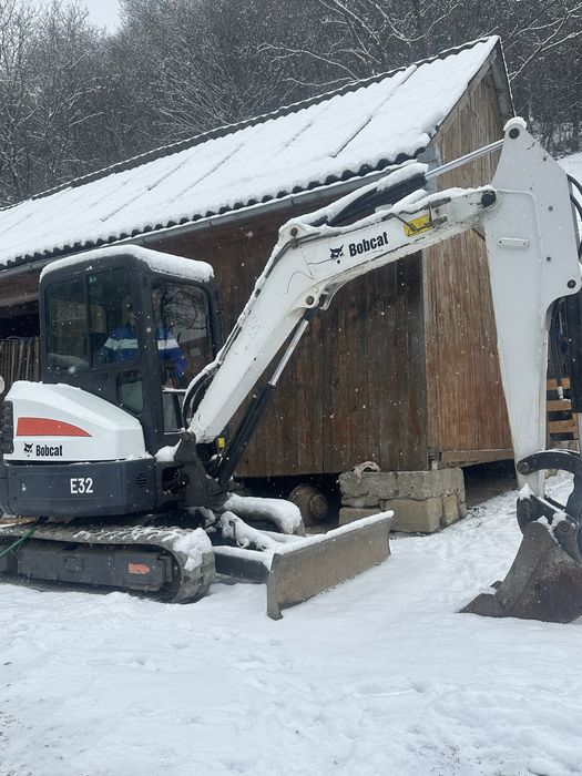 Miniexcavator bobcat e32