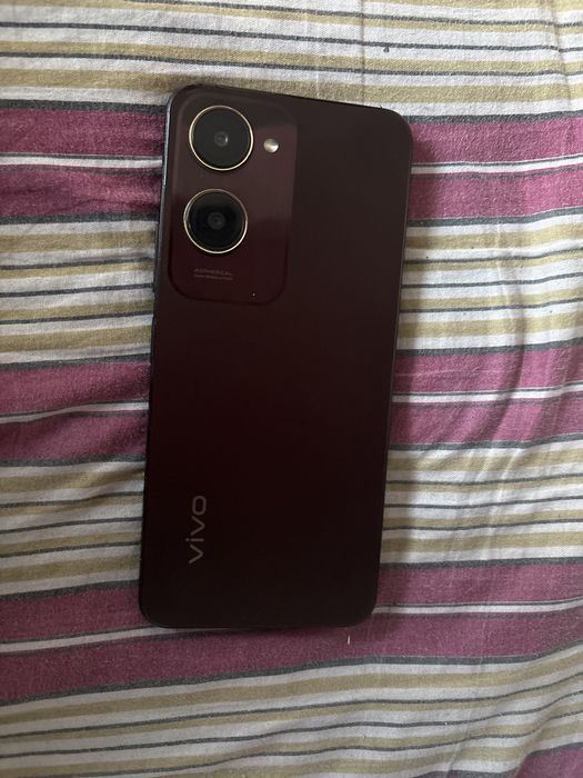 Продам телефон vivo Y03