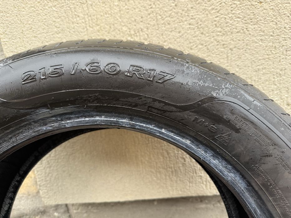 Vând 2 anvelope  215 /60/17