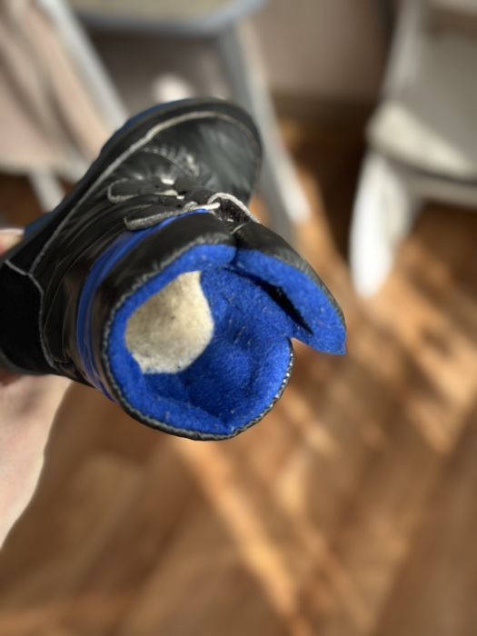 Продам детские ботинки