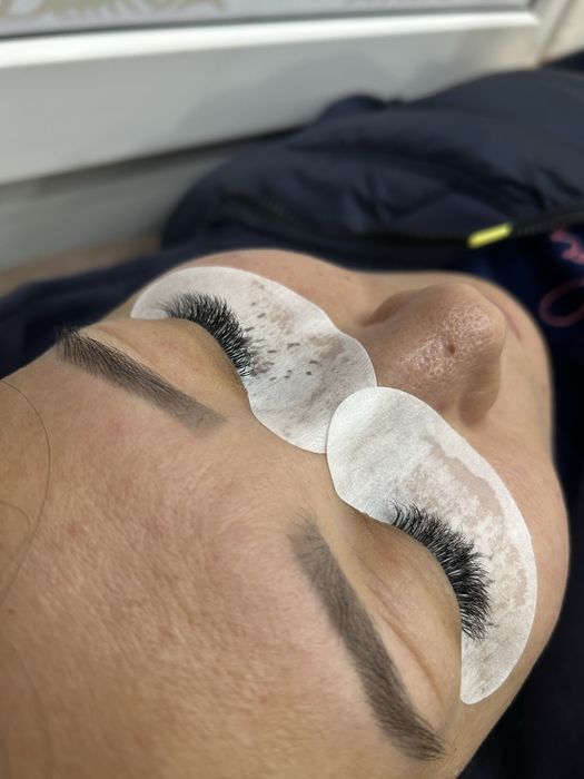 Нарашивание ресниц и маникюр