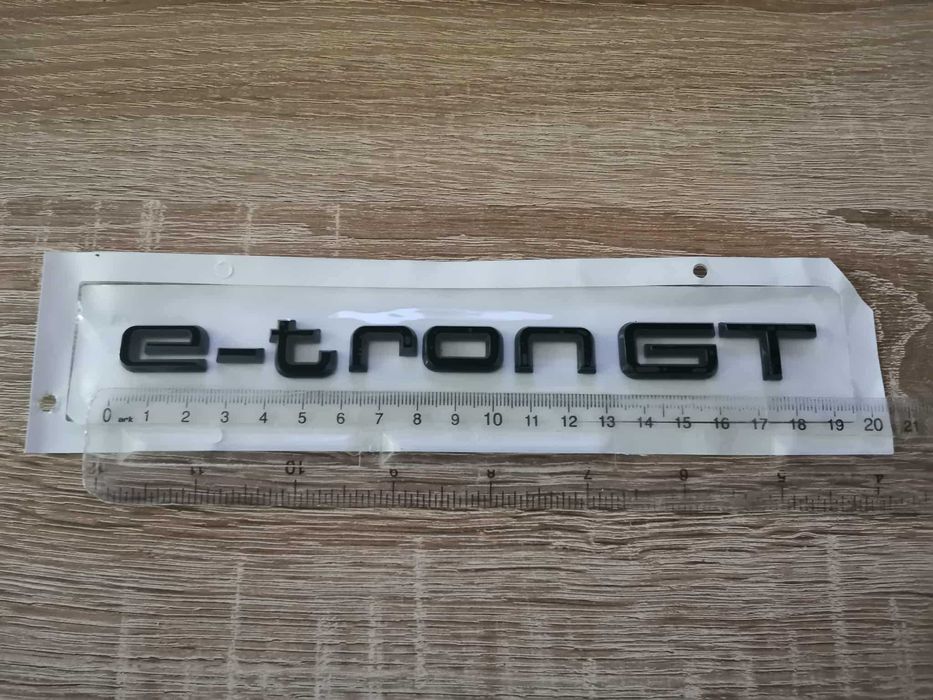 Audi e-tron GT черен гланц емблема