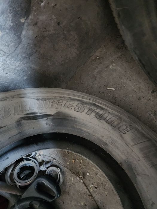 Продам резину на 5 тонник два колеса