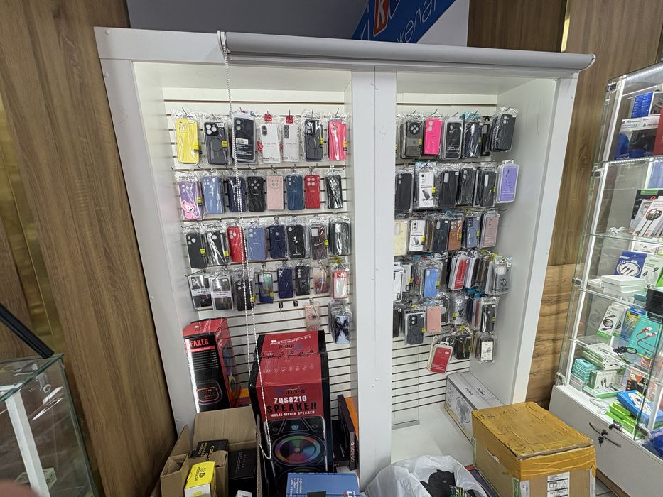 Продам витрины 3 шт и стеллаж