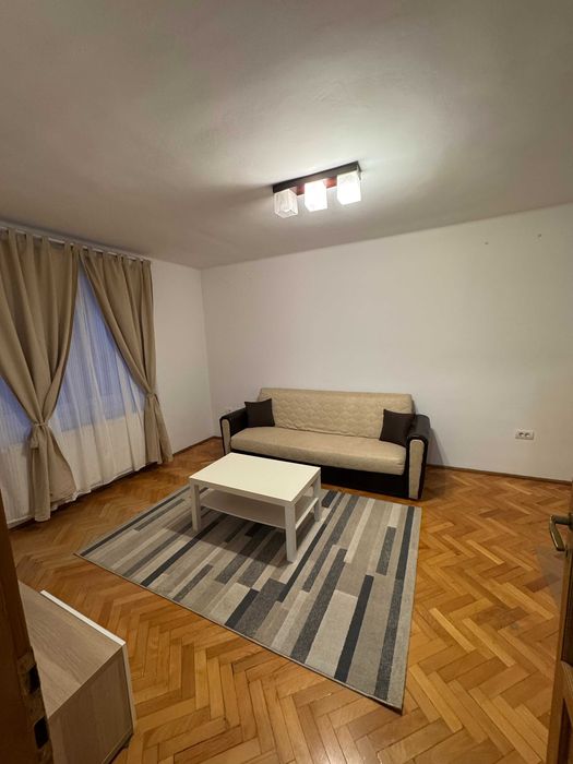 Inchiriez apartament cu 1 camera in zona centru