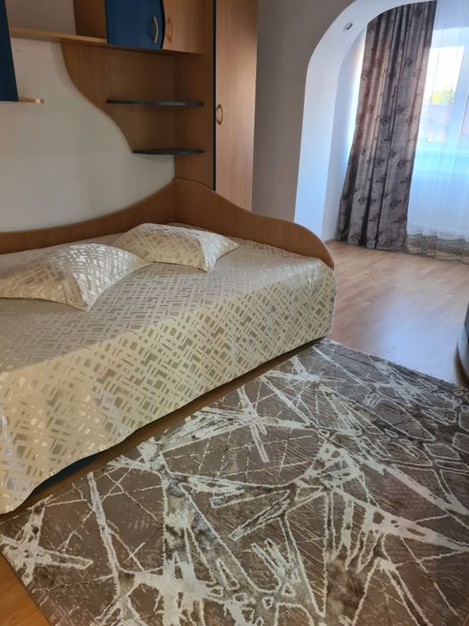 Vând apartament 3 camere, suprafață utilă 74m2, anul finalizării 1992