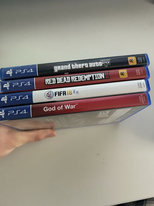 Продавам Ps4 slim 512gb