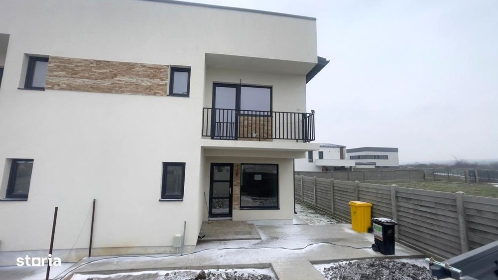 Casa tip duplex, Carcea, toate utilitatile la alb