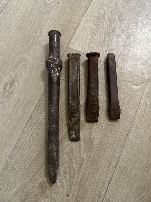 Зубило металическое