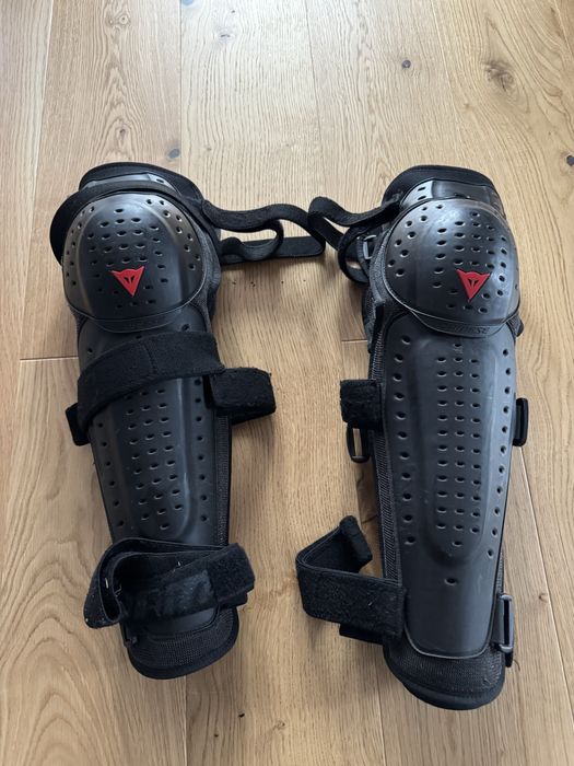 Genunchere moto dainese knee v