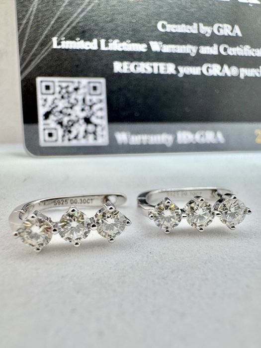 Сребърни обеци с мойсанит (диамант) 0.6 карата  6 камъка *0.1 карата