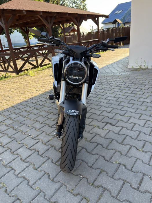 Motocicleta Honda CB125R A1