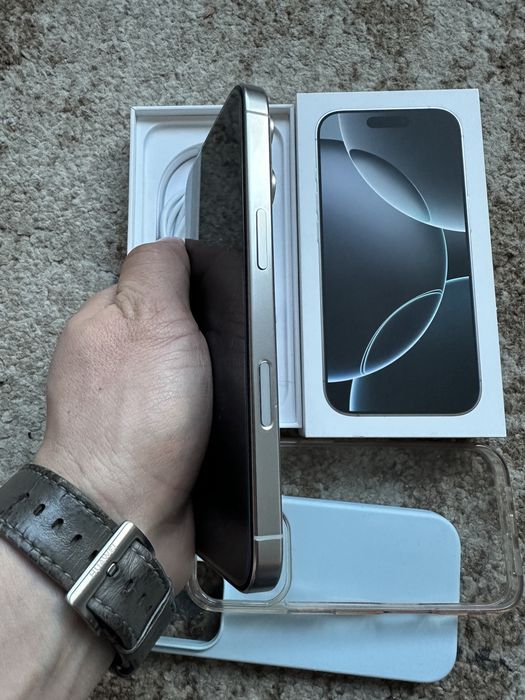 iPhone 16 Pro White Titanium, 98% sanatate baterie