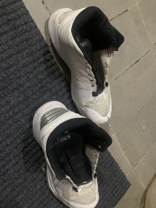 ASICS сатылады 10мын тенге