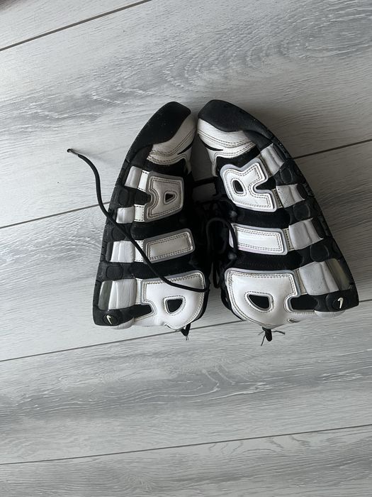 Adidasi Nike Uptempo