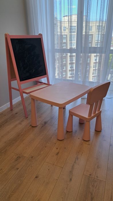 Детские столик, стульчик, доска-мольберт IKEA