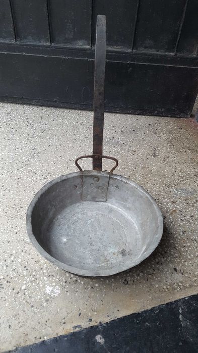 Стар калайдисан меден тиган