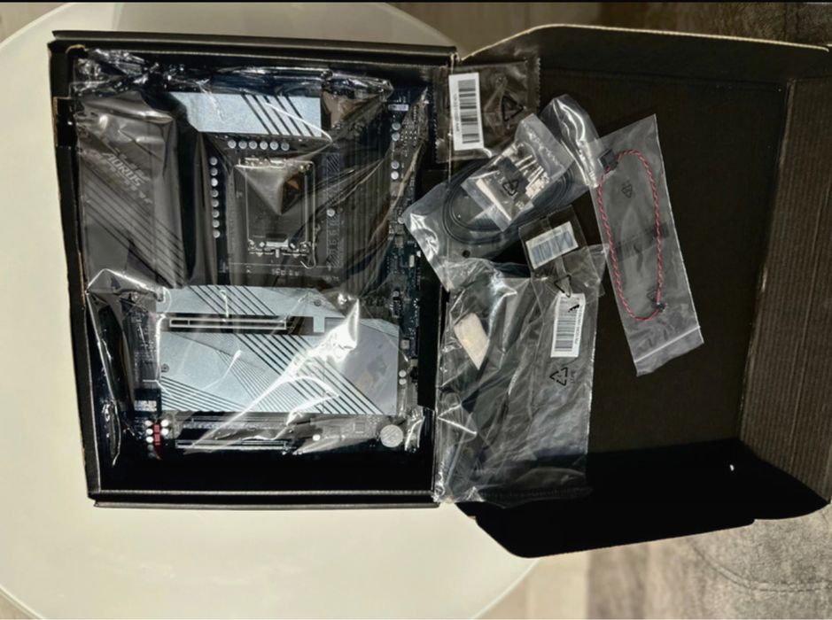 Placă de bază Gigabyte b660 Aorus Master -  WiFi/Bluethoot