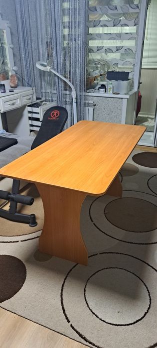 продам стол кухонный