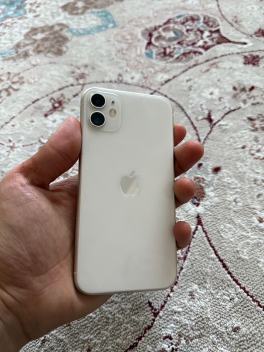 Продам Айфон 11 белого цвета
