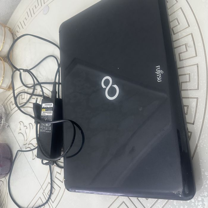 Ноутбук продам фижитсу