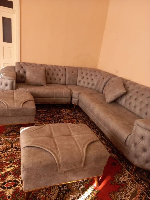 yaxshi sifatli ishonchli ishlab chiqaruvchining burchakli divan