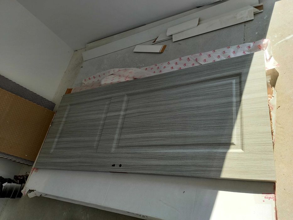 Uşi noi Dedeman gri,disponibile 4 bucăți.