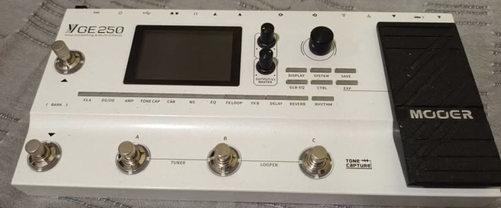 Процесор за китара Mooer GE250