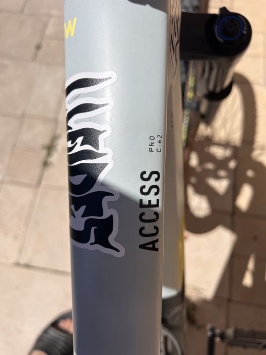Bicicleta Cube carbon cadru L roti pe 29