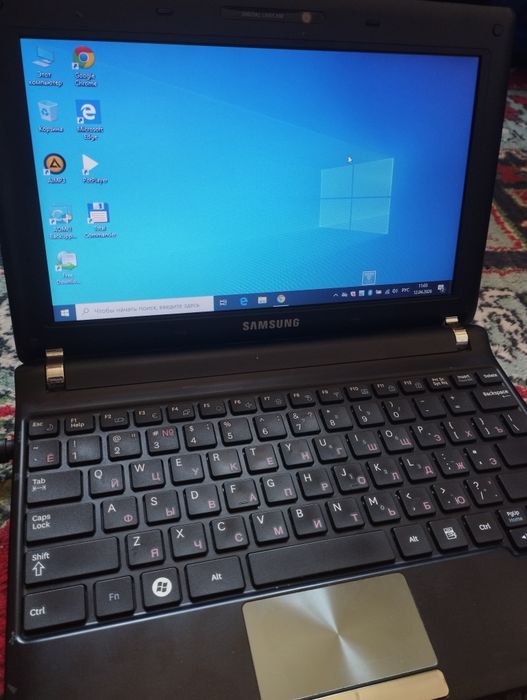 Samsung noutbuk sotiladi