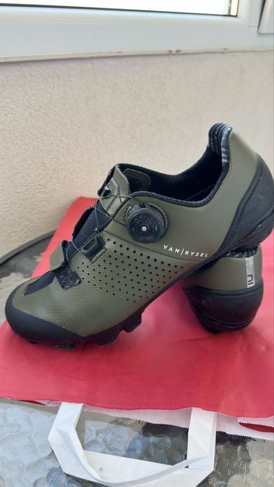 Vând papuci ciclism SPD Van Rysel (Decathlon), mărimea 43.
