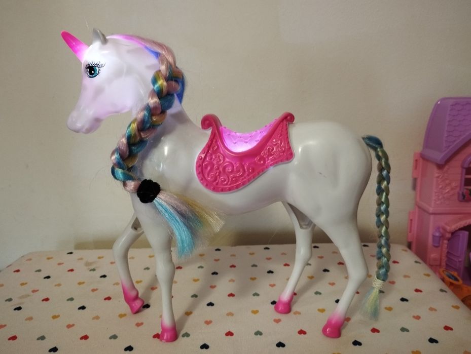 Играчки, кукли, пъзели