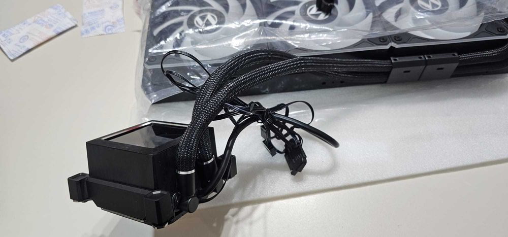 Cooler Lian Li Hydrosift