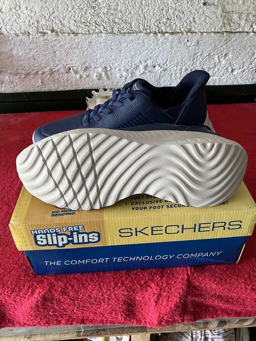 Vand adidasi Skechers, nr 42, noi, in cutie